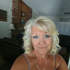 Meet your Posher, Cari